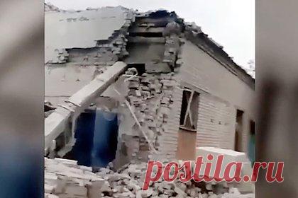 Электростанция в Виннице вновь попала под удар. Ладыжинская ТЭС подверглась очередному удару, который привел к частичной потере электроэнергии в Винницкой области Украины, сообщили украинские СМИ. 11 октября около 11 часов утра по московскому времени стало известно о первом ударе по Ладжинской ТЭС. Вскоре в сети появилось видео его последствий.