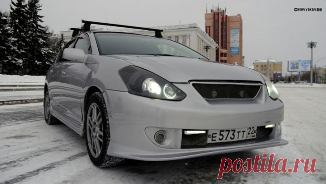 Toyota Caldina T240. Универсальный универсал Toyota Caldina – наверное самый популярный полноприводный универсал Toyota Motor Corporation. Первое поколение этого автомобиля T190 появилось в 1992 году и была призвана конкурировать в первой степен...