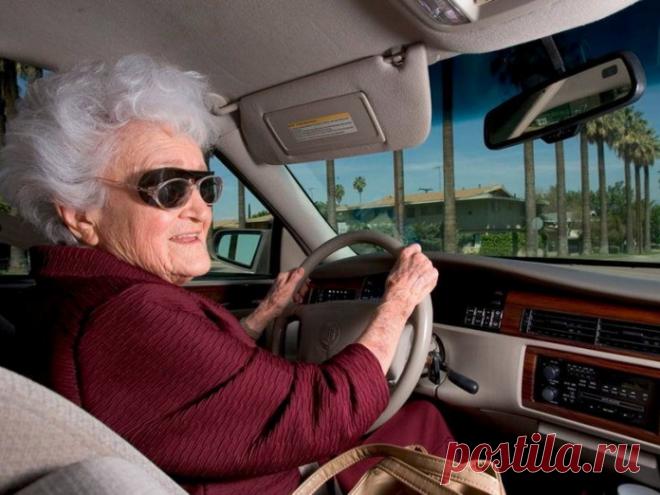 Полицейский остановил 5 бабушек. Узнав причину, я не смогла сдержать смех!