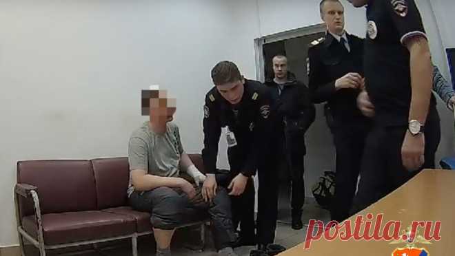 Пьяный россиянин устроил дебош в тюменском аэропорту. В Тюмени пьяный уроженец Республики Башкортостан устроил дебош в аэропорту и был задержан. Об этом сообщает управление на транспорте МВД России по УрФО. По информации ведомства, инцидент произошел 22 января в аэропорту Рощино. На втором ...