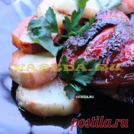Куриное бедро, запеченное с картофелем в духовке | vaseda.ru