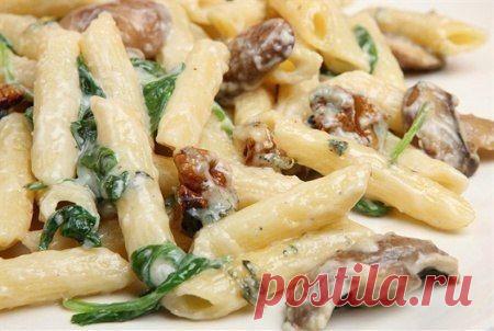 Макароны с грибами и сливками.