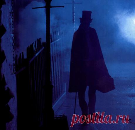 Кем был Джек-Потрошитель: главные подозреваемые | Чёрт побери В 1888 году Лондон был потрясен серией жестоких убийств в районе Уайтчепл. Это был район трущоб, где селились разнообразные отбросы общества, среди которых было очень много иммигрантов.   Потасовки и поножовщины случались ежедневно, и смерь очередной проститутки из Уайтчепла никого не могла бы потрясти, если бы не обстоятельства. Все жертвы серийного убийцы, получившего прозвище Джек-Потрошитель, были проститутк...