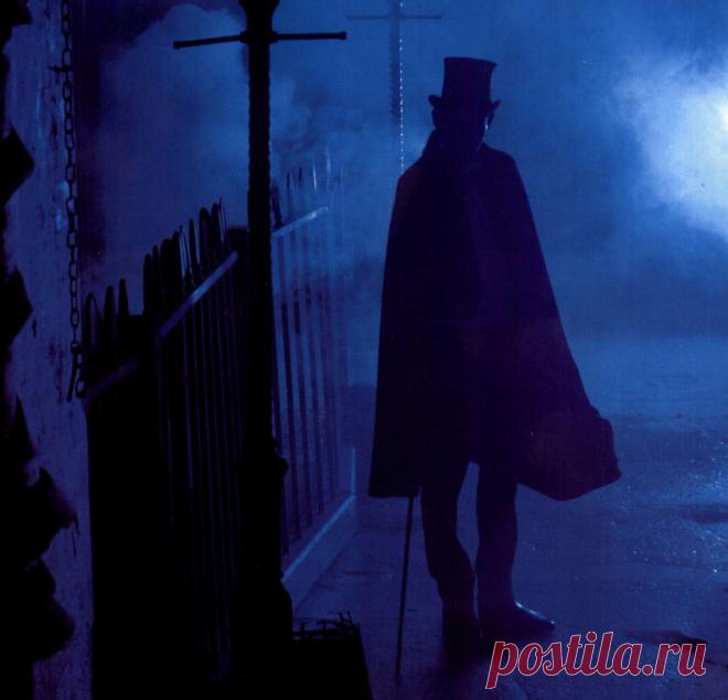 Кем был Джек-Потрошитель: главные подозреваемые | Чёрт побери В 1888 году Лондон был потрясен серией жестоких убийств в районе Уайтчепл. Это был район трущоб, где селились разнообразные отбросы общества, среди которых было очень много иммигрантов.   Потасовки и поножовщины случались ежедневно, и смерь очередной проститутки из Уайтчепла никого не могла бы потрясти, если бы не обстоятельства. Все жертвы серийного убийцы, получившего прозвище Джек-Потрошитель, были проститутк...