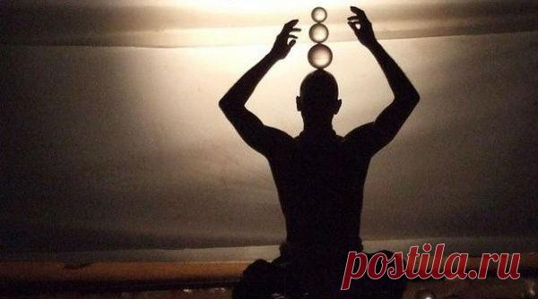 Фантастика!!! Кристиан Джиоти — сверхспособности. Гравитация для него отсутствует!!! Парня зовут Кристиан Джиоти, родом он из Франции. Кристиан увлекается йогой, капоэйрой и играет на разных музыкальных инструментах, в частности, на ситаре, диджериду, флейте + африканская перкуссия. То что он …