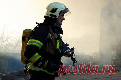 Стало известно о повреждении предприятия при взрывах в украинском городе. В результате взрывов в украинском городе Днепр было повреждено промышленное предприятие. Об этом сообщили в офисе генпрокурора Украины. В ведомстве заявили, что на одно из местных промышленных предприятий упали обломки сбитой ракеты, в результате чего повреждения получили здание и техника.