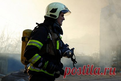 Стало известно о повреждении предприятия при взрывах в украинском городе. В результате взрывов в украинском городе Днепр было повреждено промышленное предприятие. Об этом сообщили в офисе генпрокурора Украины. В ведомстве заявили, что на одно из местных промышленных предприятий упали обломки сбитой ракеты, в результате чего повреждения получили здание и техника.