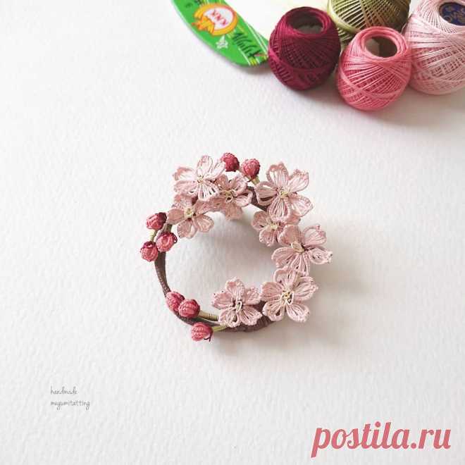Photo by megu on February 03, 2021. May be an image of flower and text that says 'handmade megumitatting A'.