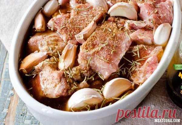 Запеченное мясо в луково-соевом маринаде в домашних условиях