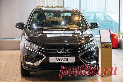 Российский депутат пересел на Lada Vesta и загрустил