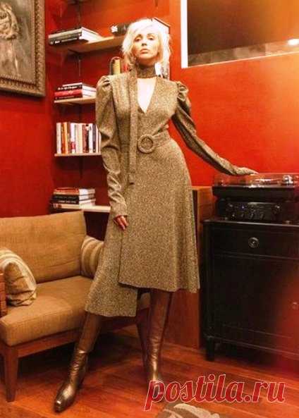 Французский шик -- изысканные весенние образы от Nadya Dzyak Работая над созданием осенней коллекции, российский дизайнер Nadya Dzyak вдохновлялась французским кинематографом и интерьерами 70−80-х,а также стилем актрисы Мирей Дарк, которая была le grand amour А…