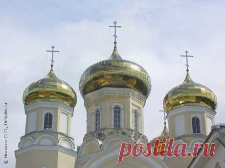 Купола Боголюбской церкви Вышневолоцкого Казанского монастыря. Тверская область. 18 июля 2008 года. Фотo: © Носиков С. П.  | Тверская область Вышний Волочек Вышневолоцкий Казанский монастырь Собор Иконы Божией Матери Боголюбская Купол Глава Фотография