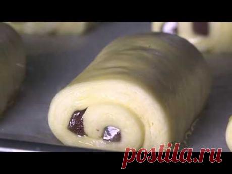 Заворачиваем брусок масла в тесто и раскатываем. Бесподобная выпечка!