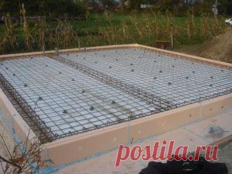 ФУНДАМЕНТ УШП 
 
УШП – это Утепленная Шведская Плита, которая представляет собой систему, предназначенную для прогревания пола по аналогии с теплым полом. Фундамент содержит в себе уже готовые коммуникации, поэтому перед последним слоем обязательно должны быть канализация, водопровод, отопление и другие коммуникации. 
Плиты при закладке располагают по размеру в зависимости от месторасположения. Например, в районе несущих стен плиты укладываются более толстые, а более тонки...