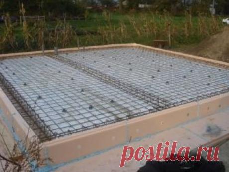 ФУНДАМЕНТ УШП 
 
УШП – это Утепленная Шведская Плита, которая представляет собой систему, предназначенную для прогревания пола по аналогии с теплым полом. Фундамент содержит в себе уже готовые коммуникации, поэтому перед последним слоем обязательно должны быть канализация, водопровод, отопление и другие коммуникации. 
Плиты при закладке располагают по размеру в зависимости от месторасположения. Например, в районе несущих стен плиты укладываются более толстые, а более тонки...