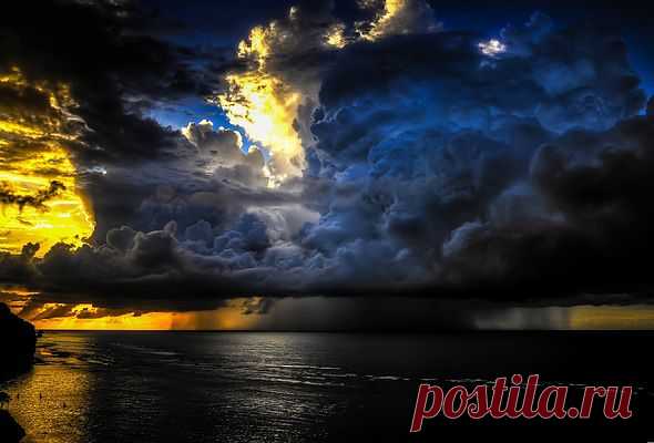 Wallpaper ocean, tropics, dark clouds, sky, sea, thunderstorm, storm, dawn desktop wallpaper » Nature » GoodWP.com