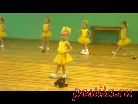 Танец "Модные игрушки". (София Тихомирова-3,9 года)
