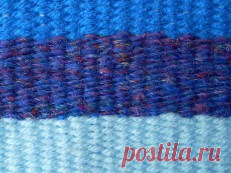 Плетём коврик без ткацкого станка при помощи картона и вилки — Сделай сам, идеи для творчества - DIY Ideas