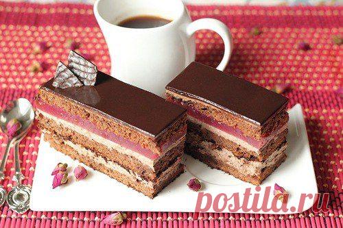 Шоколадно малиновые пирожные.