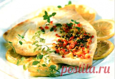 Жареный стейк из меч-рыбы с лимоном