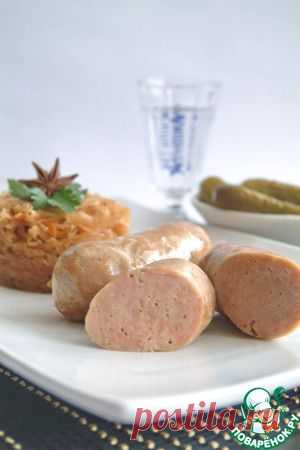Домашние свиные колбаски с тушеной капустой - кулинарный рецепт