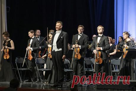 Тюменский филармонический оркестр сыграет известные песни из мультфильмов. В Тюменской филармонии 25 декабря пройдет два концерта «Новогодняя Мультсимфония» с композициями из мультфильмов. Первый концерт состоится в 12:00, второй — в 18:00. Талисманом концерта станет Микки Маус, персонаж мультфильмов студии Disney. Организаторы считают, что концерт позволит детям прикоснуться к культуре.