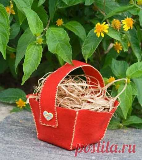 Как сделать маленькую корзинку из фетра для пасхального яичка......