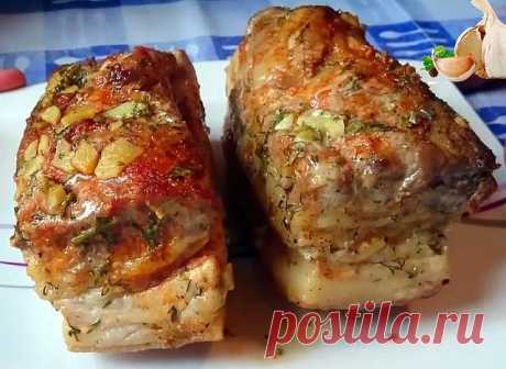 Сало с майонезом в фольге вкуснейший рецептСало запеченное в духовке.
Готовить его проще простого.Те, кто попробовал сало, приготовленное таким 
способом, считают его классным мясным деликатесом, который не стыдно и 
на праздничный стол поставить. Аппетитное, Божественно ароматное, сочное, 
нежное, буквально тающее во рту сальце Пpoдoлжeниe  Жми
Ингредиенты:
Сало: 1 кг.
Майонез: 300 грамм.
Чеснок: 5 зубчиков.
Укроп: 20-30 грамм.
Соль: 2 столовая ложка
Перец: 1 чайная ложка...