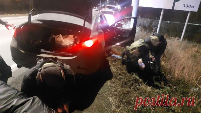 В Орске мужчина устроил стрельбу на улице, чтобы запугать бизнесмена. В Оренбургской области сотрудники полиции задержали подозреваемого в стрельбе по зданию, принадлежащему местному бизнесмену. Об этом сообщает УМВД региона. Инцидент произошел на ул. Металлистов. Неизвестный открыл огонь по окнам здания, ...