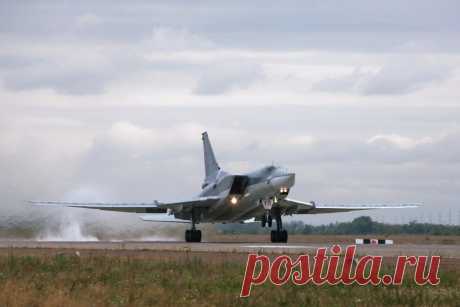 Самолёты серии Ту-22М — большие и сложные машины, давшие в дальнейшем многочисленные наработки как по пассажирским, так и боевым машинам, по всем авиационным КБ СССР (самолёты 4-го поколения). Самолёт впервые в СССР получил очень сложный, но вполне работоспособный комплекс взаимосвязанных как цифровых, так и аналоговых решающих систем АО и РЭО.