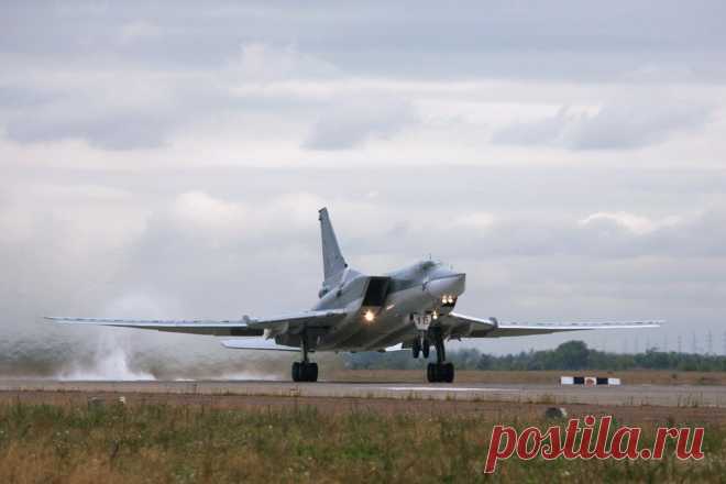 Самолёты серии Ту-22М — большие и сложные машины, давшие в дальнейшем многочисленные наработки как по пассажирским, так и боевым машинам, по всем авиационным КБ СССР (самолёты 4-го поколения). Самолёт впервые в СССР получил очень сложный, но вполне работоспособный комплекс взаимосвязанных как цифровых, так и аналоговых решающих систем АО и РЭО.