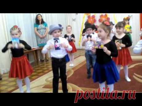 Трогательный  танец   для мам с фотографиями.