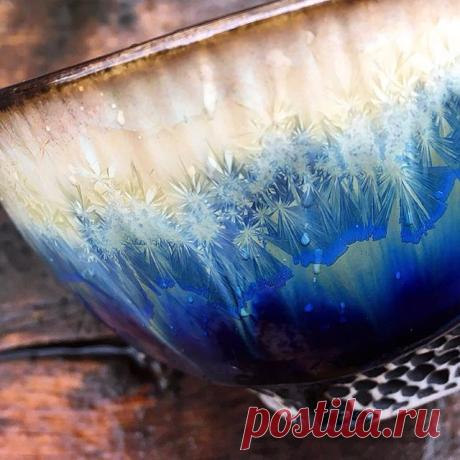 Rainy day blues make me so happy!
.
.
#pluviophile #rainyday #teacup #creativelifehappylife #art #pottery #ceramicart #ceramics #pottery #design #handmade #handcrafted #aesthetics #unique #teabowl #whiskeycup #mindfulness #etsymudteam #dawnatkin 
Happy blues are available in the shop. Lithology.etsy.com.