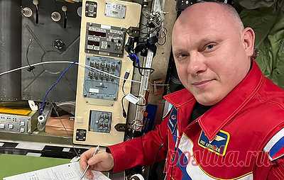 Космонавты написали "Диктант Победы" на МКС. Российским членам экипажа МКС были направлены информационные листы и бланки, в которые нужно было вписать ответы на вопросы
