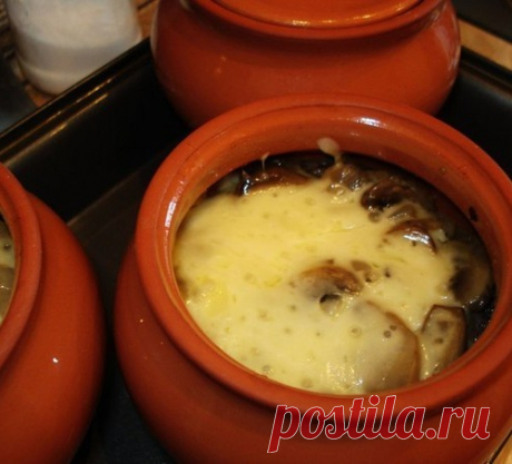 Мясо в горшочке с картофелем и сыром