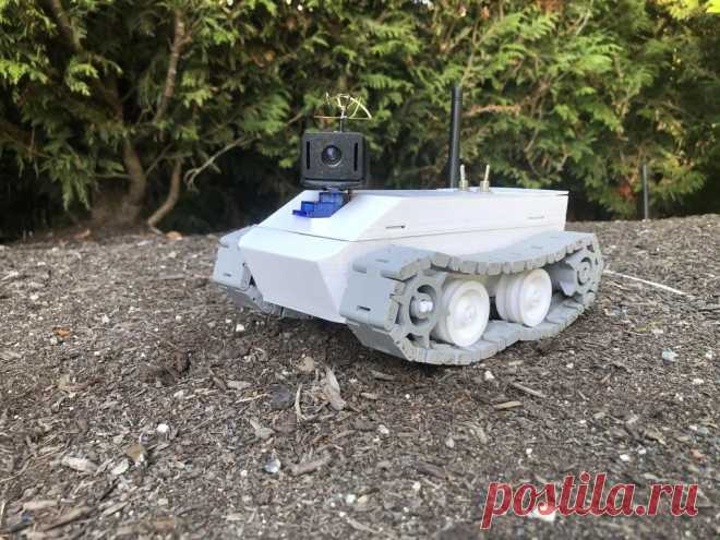 3D-печатный гусеничный вездеход с камерой от первого лица и радиоуправлением Отличная гусеничная машина с камерой и дистанционным управлением от мастера под ником Morrisl4. Пошаговое руководство и все необходимые файлы и материалы помогут в сборке вездехода. Но давайте сначала посмотрим видео с демонстрационной поездкой вездехода.Для сборки вездехода нужны