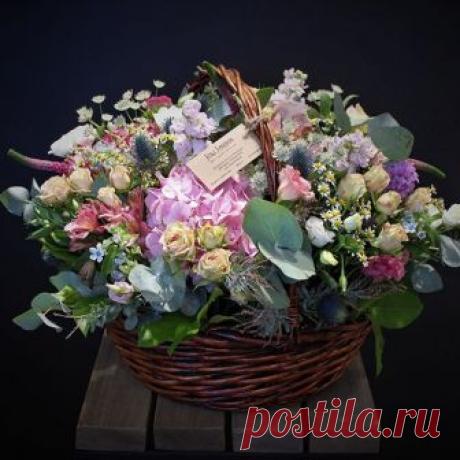 Очаровательная корзинка размера XXL от @jolijardin_spb 😍😍😍 Больше 15 видов цветов и совершенно невероятный аромат❤️ Любовь, в нашем понимании, выглядит именно так😉 #jolijardinspb #корзинацветовспб #доставкацветовспб #большойбукетспб #випбукетспб #цветыэкополис #jj_корзины
❤️❤️❤️
Цена 14 990 руб.
❤️❤️❤️
Заказ и #доставкацветов www.jjfleur.ru
WhatsApp/Viber +7 (931) 352 58 57/Direct
Цветочная мастерская JoliJardin
СПб, Выборгское ш. 13
ТК Экополис Премиум