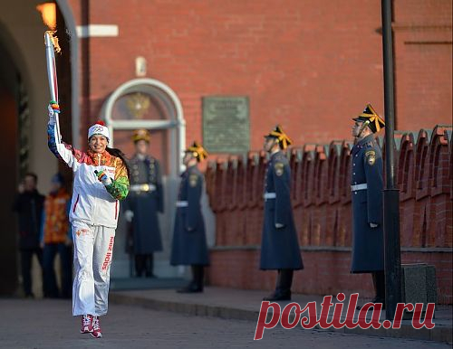 Олимпийский Огонь начал свое шествие по нашей стране. Сочинская Олимпиада с каждым днем все ближе.   Эстафета олимпийского огня "Сочи-2014" | ЖИЗНЬ НА ПЕНСИИ