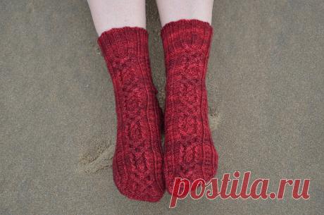 Ravelry: Mandy's Heart Socks pattern by Alexandra Richards