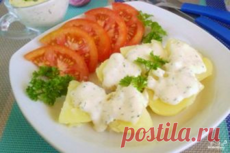 Картофель под чесночно-сырным соусом

Поставьте вариться порезанный кусочками картофель. Воду солите по вкусу. Приготовьте из тертого сыра, чеснока, сливок и специй соус на водяной бане. Подавайте блюдо горячим. Удачи! 

Ингредиенты:

Плавленный сыр: 100 Грамм,
Чеснок: 3-5 Грамм,
Сливки 10%: 100 Миллилитров,
Соль: По вкусу,
Специи (перец черный молотый, итальянские травы): По вкусу,
Зелень: По вкусу,
Картофель: 0,5 Килограмма

Приготовление:

Подготовьте продукты. Возьмите...