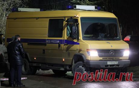 В Подмосковье задержали двоих россиян за подготовку подрыва поезда с ГСМ. По данным ФСБ, злоумышленники вступили в контакт с украинскими спецслужбами и, действуя по заданию куратора, изъяли из тайника самодельное взрывное устройство для совершения теракта