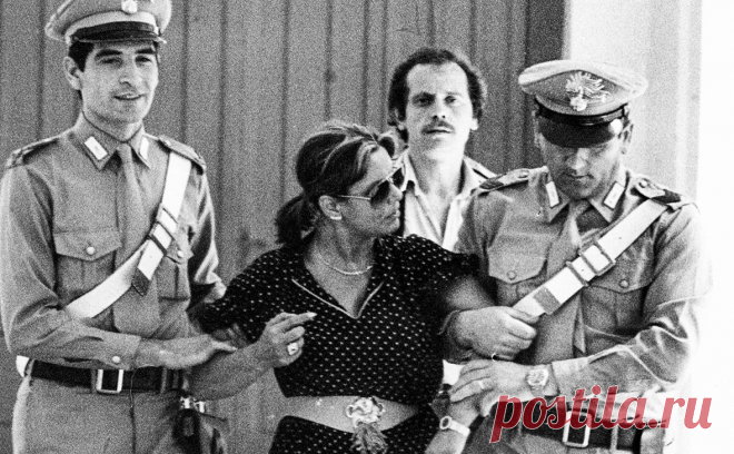 В Италии умерла первая женщина-босс неаполитанской мафии. Первая женщина-босс неаполитанской мафиозной группировки «Каморра» Ассунта Мареска умерла в возрасте 86 лет в больнице Сан-Леонардо коммуны Кастелламмаре-ди-Стабия под Неаполем.