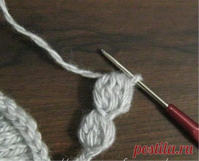 How to crochet pompons to trim the edge of the product
