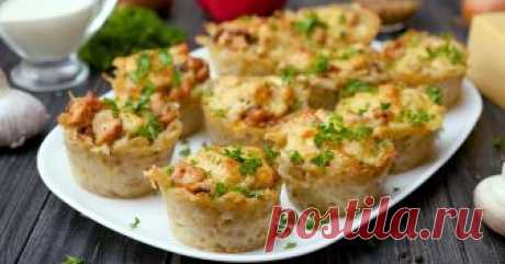 Превосходная закуска, которая сочетает в себе 2 обожаемых всеми блюда: золотистые  драники и ароматный жюльен  Аппетитней не бывает!