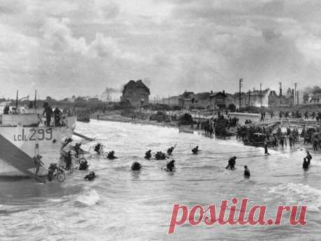 Высадка канадских военных велосипедистов в Нормандии, 1944 г. / История цивилизаций!