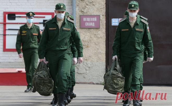 В Минобороны заявили о работе с Минздравом по QR-кодам для военных. Минобороны и Департамент информационных технологий мэрии Москвы (ДИТ) ведут поиск решения коллизии, возникшей из-за отсутствия у военнослужащих QR-кодов, необходимых для посещения кафе, ресторанов и других организаций в столице, сообщили РБК в пресс-службе военного ведомства.