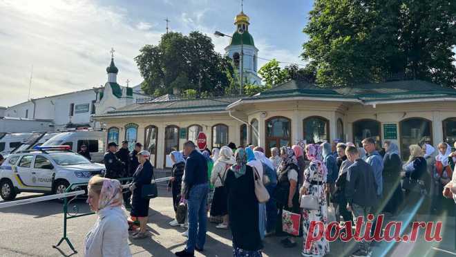 Россия призвала профильные структуры повлиять на Киев в вопросе УПЦ. Спецпредставитель министра иностранных дел России по вопросам сотрудничества в области обеспечения права на свободу вероисповедания Геннадий Аскальдович заявил, что Москва призывает профильные международные организации потребовать от ...
