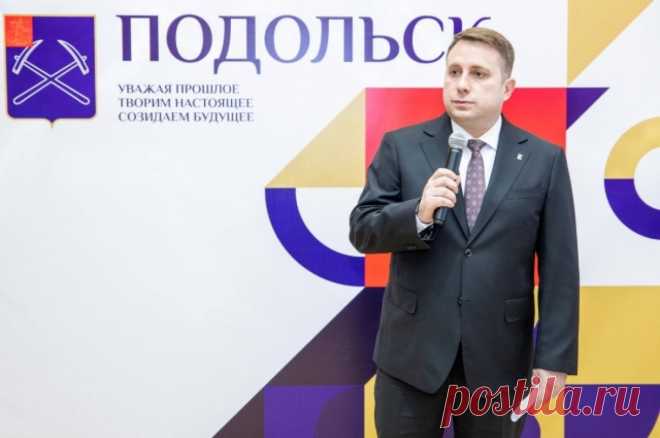 «Плачем с утра». Друзья главы Подольска Жарикова в шоке от его смерти. Известие о гибели главы городского округа Подольск Дмитрия Жарикова потрясло многих в Подмосковье.