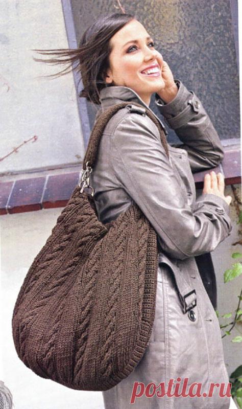 Вязаная сумка спицами с узором из кос - Портал рукоделия и моды Вязаная сумка спицами с узором из кос - Портал рукоделия и моды