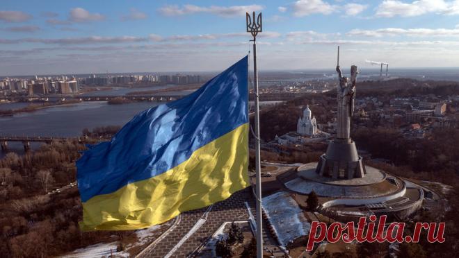 Украинский омбудсмен призвал "очистить" города от неукраинских вывесок. Украинский уполномоченный по защите государственного языка Тарас Креминь призвал местные власти убрать наружную рекламу и вывески на негосударственном языке. Он сообщил, что к нему от сограждан поступает много обращений о нарушениях ...